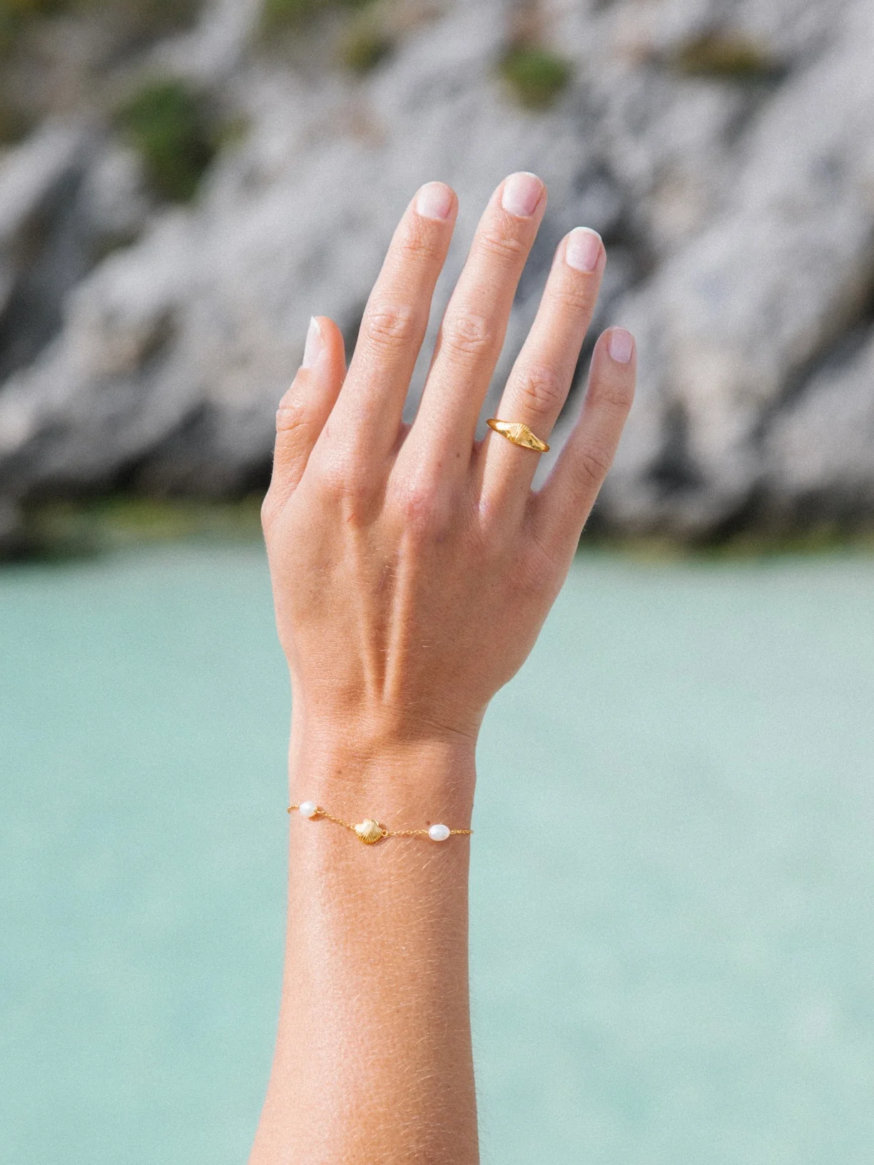 Aphrodite Ring in 18k Gold - Image 5