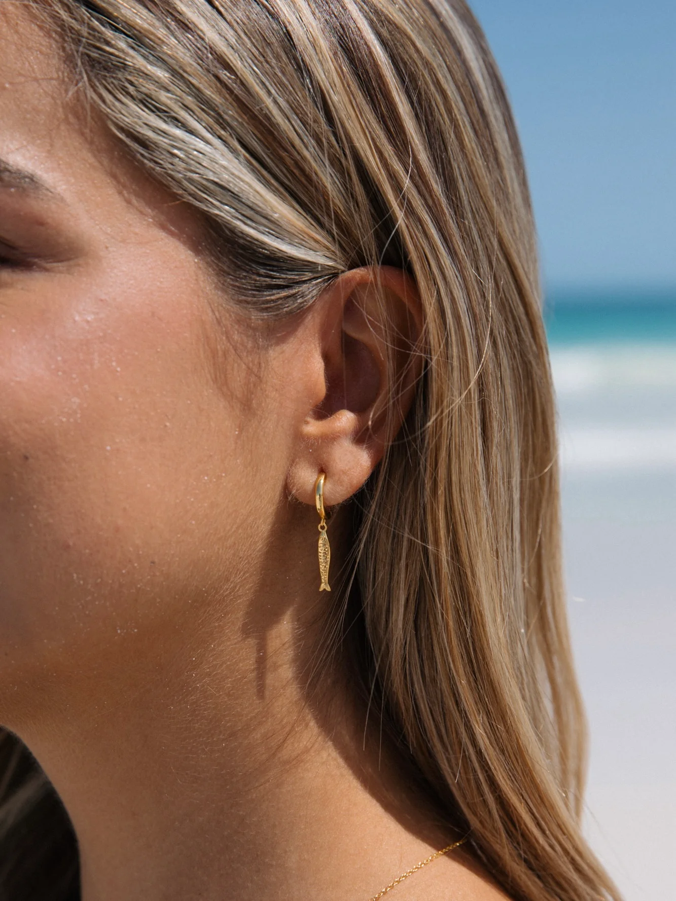 Sardine Hoops in 18k Gold - Image 6
